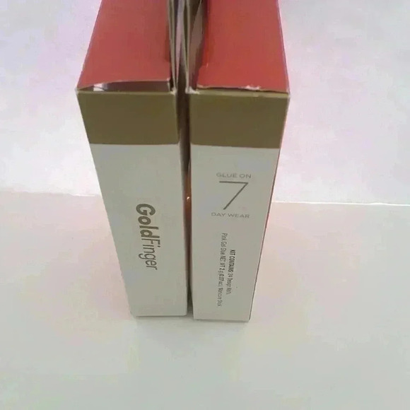 Gold finger gel glam nails - Picture 3 of 3